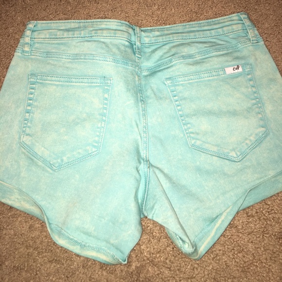 Tiffany blue distressed stretch shorts - Picture 3 of 4